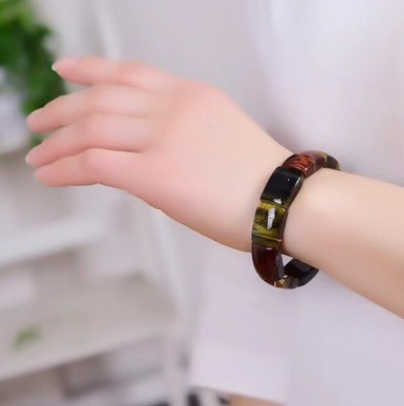 金運と成功を引き寄せる『タイガーアイジュエリー』——虎の眼が導く最強のパワーストーン 金運と成功を引き寄せる『タイガーアイジュエリー』——虎の眼が導く最強のパワーストーン